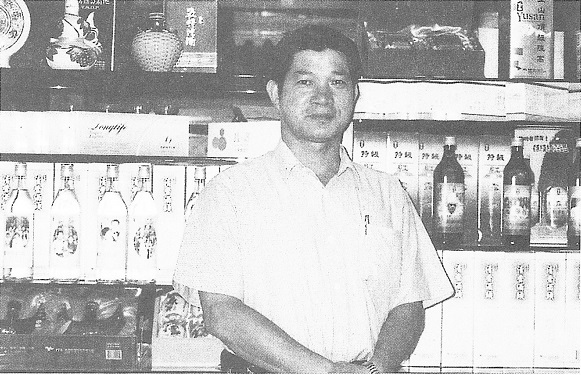 「甲子蘭酒文物館」的重要催生者─李銘灶先生。林玟君提供