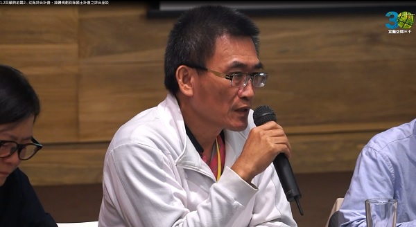 前住都局綜合規劃處課長王鴻裕在第一場座談會上發言。