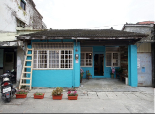 整理過後的stay旅人書店外觀。