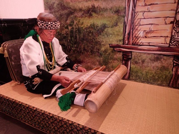 圖二，東森海洋溫泉酒店「噶瑪蘭文化主題館」展示與體驗活動風景(二)。(記者鄧志貞 攝)