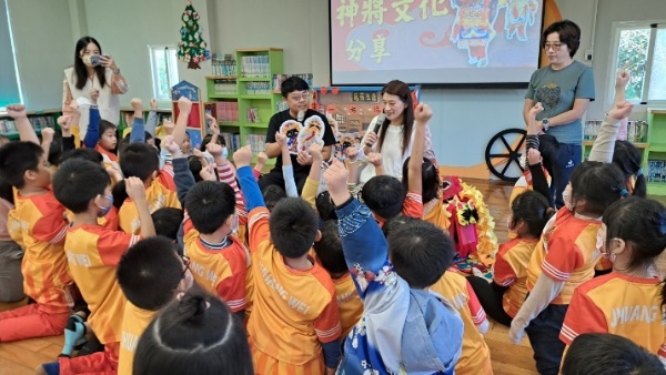 圖四，至國小分享神將文化(二)。(宜蘭國小附設幼兒園 提供)