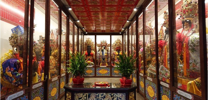 圖4：東嶽廟三川殿之壁垛與封柱，可見藝師蔡榮華與書法家康介珪作品。（圖片來源：洪靖翔 攝）