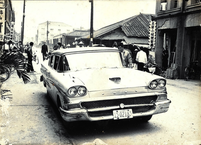 圖9：羅東街上娶新娘的禮車。