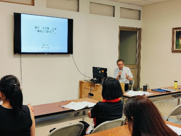 圖8：國立臺灣大學人類學系陳有貝教授講述「開發工程與遺址法規－兼談宜蘭新城遺址」課程。