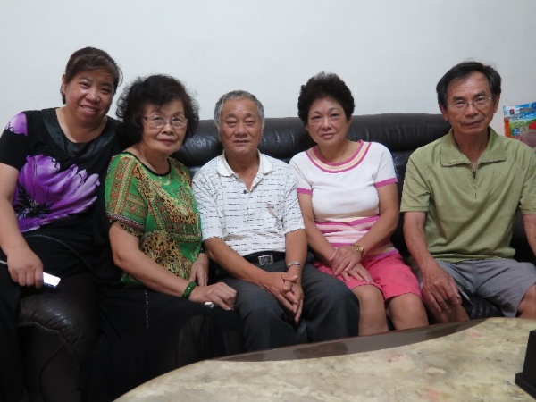 圖2：邱春土與採訪團隊合影。