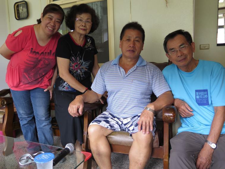 圖2：陳朝利與採訪團隊合影。