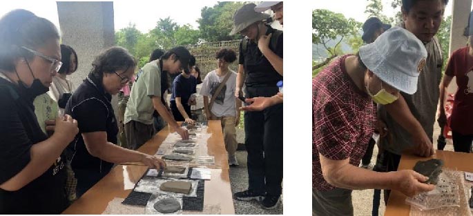 圖 11：參與民眾近距離了解出土遺物(左)        圖 12：民眾小心觸摸石器仔細觀察(右)。
