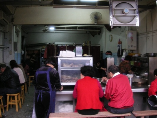 羅東中山公園旁無招牌的鹹米苔目老店。