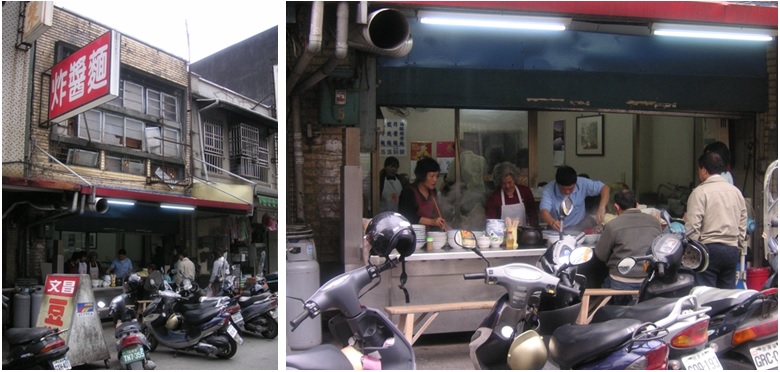 左圖：醒目的炸醬麵招牌。 / 右圖：店裡店外的人潮未曾間斷。