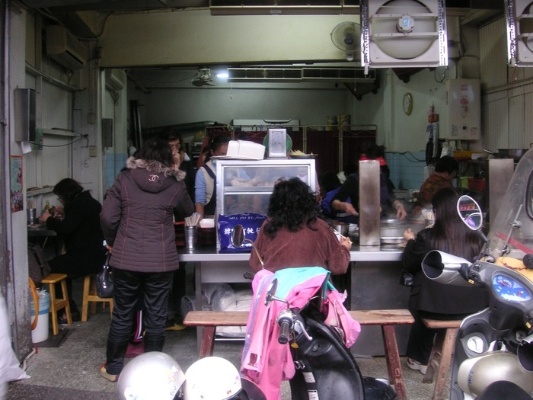 絡繹不絕的人潮。