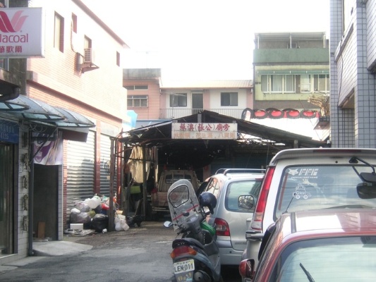 早年依廟而建的花生湯泡膨餅小店原址。