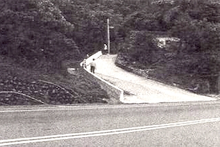 古道緊鄰著濱海公路出口。 （圖片來源：《嶐嶺及草嶺古道人文史蹟、自然資源調查報告》）