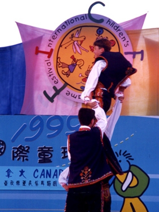 宜蘭國際童玩節是充分展現了縣府施政重點「文化立縣」的內涵，不但引入各國具有特色的團隊來台演出，亦能展現出國內優異的演出水準於國人面前。圖片來源：王秋霖提供。