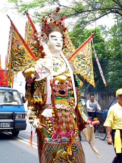 圖十二：二爵子是做武身的裝扮，穿著戰甲。