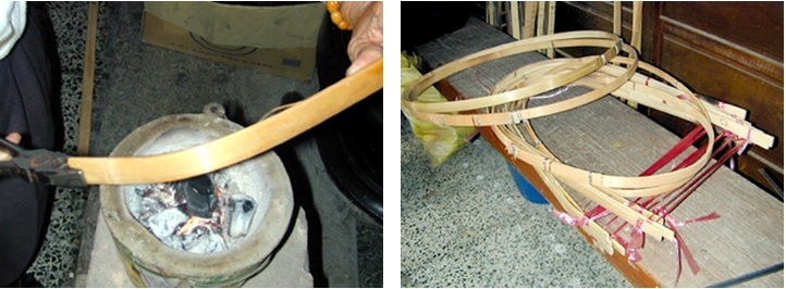 左圖：骨架師傅準備了一盆水及火爐於一旁待命，方法是先將竹枝浸入水盆，後將浸過水的竹枝於火爐上烘烤，在烘烤的同時使力將竹枝折彎，後再次將折彎的竹枝置入水盆，利用瞬間冷卻使竹枝的彎度固定。 / 右圖：待各種長短竹枝於此過程中或折成弓形、或圓形後，接下來就可以進行綁竹的程序了。