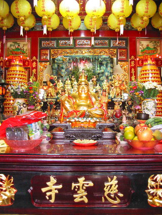 慈雲寺的前身即是「下渡頭沙埔仔佛祖廟」