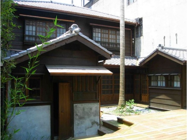 賣捌所屬日式二層的木造建築