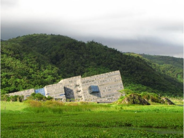 蘭陽博物館為融於山水間之單面山