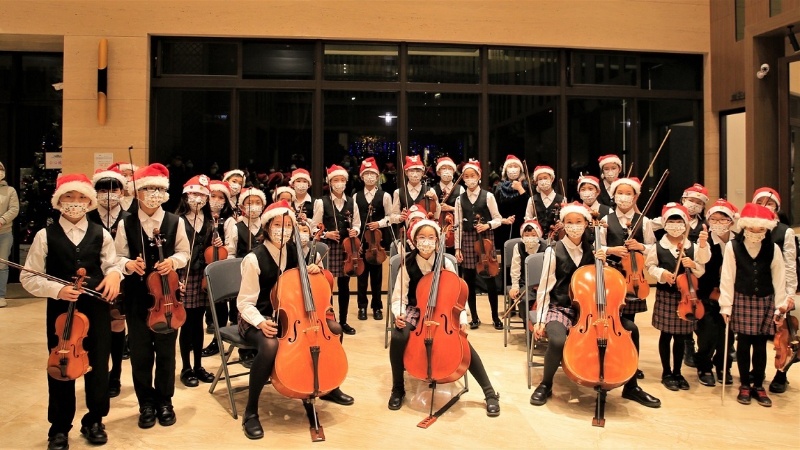 六家國小弦樂團於聖誕節進行音樂演出