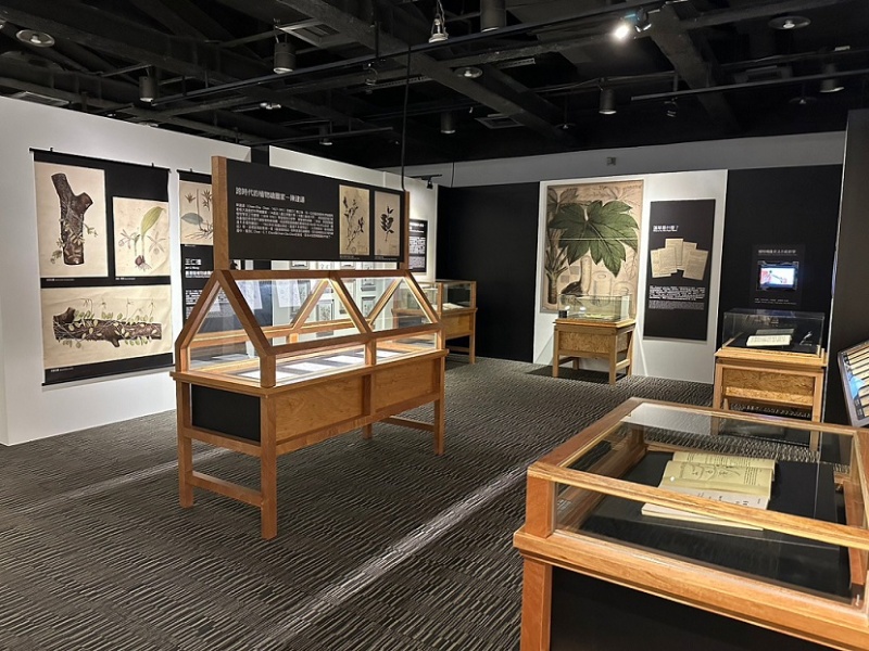 該展區介紹日治時期的臺籍專業繪圖師及臺灣的植物科學繪圖出版內容。