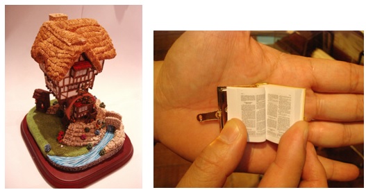 左圖為館藏複製品─浣熊之家模型/右圖為袖珍聖經