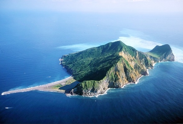 圖一：龜山島附近海域有洋流交匯與海底熱泉，形成多樣化的生物棲地，是台灣沿海相當重要的漁場。