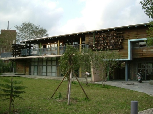 由黃聲遠建築師設計的楊士芳紀念林園，目前由文化局委託蘭博家族協會經營。宜蘭縣蘭博家族協會提供