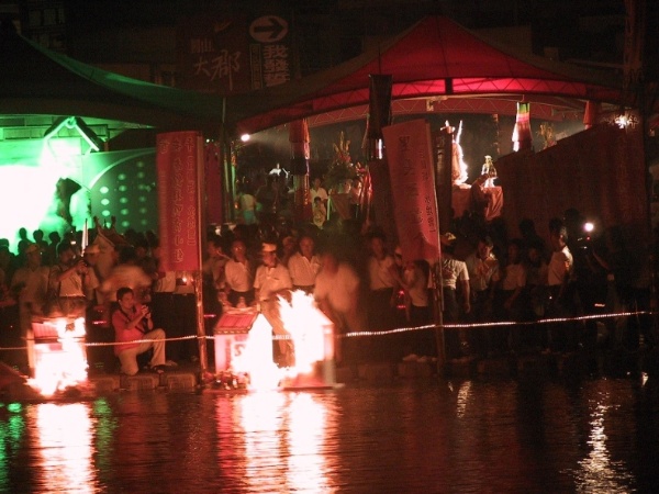 圖七：宜蘭城水燈會