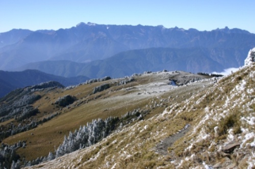 圖一、從南湖北山遙望南湖大山