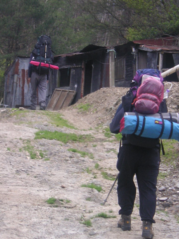 圖十六：正準備攀登南湖大山的登山客