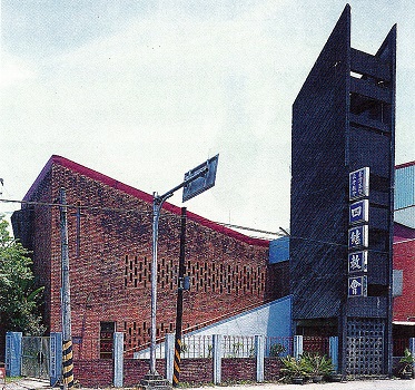 6-6五結鄉四結長老教會<br>1965年興建的四結長老教會，其建築特徵是以清水模板構築的鐘樓，結合紅磚外壁的禮拜堂，組成樸素莊嚴的宗教空間。