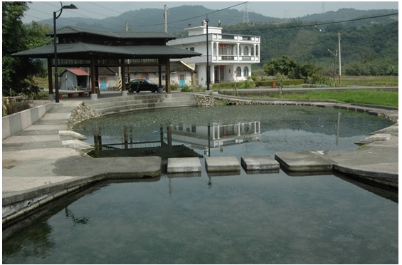 圖一：如「毛蟹吐泡」的湧泉如今已開發為親水公園。