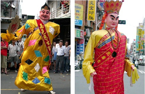左圖：濟公服所穿屬於破布衫，黑色或黃色底布，上頭以多色碎布拼貼而成。 / 右圖：僧服為袈裟，為佛教大神尪穿著之服飾。