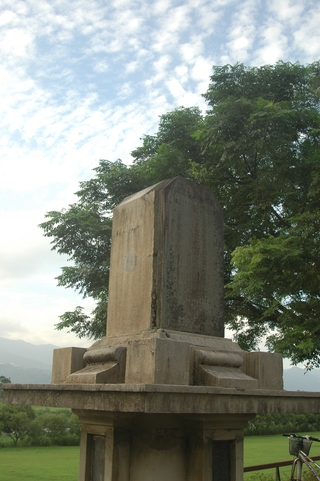 每遇大雨，河道變遷帶來重大的人員財力損失，日治時代積極整治宜蘭河道，修治兩岸護堤，如今在西門堤防上的「西鄉憲廳德政碑」訴說著這一段治水的歷史