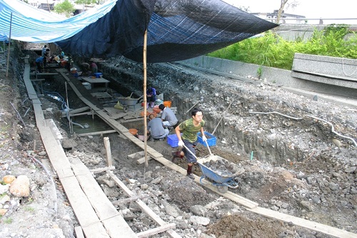 在地考古人員於宜蘭大學「污水處理系統工程」施工現場搶救發掘