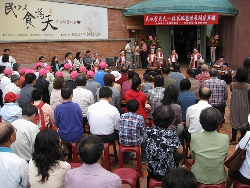 宜蘭縣家扶中心太鼓隊於開幕典禮的精彩演出吸引滿場觀眾(林正芳提供)