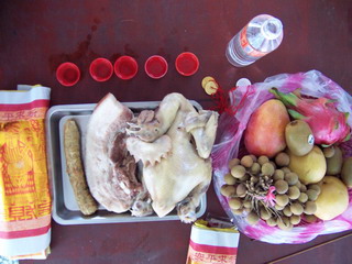退貫準備豐盛的三牲酒禮