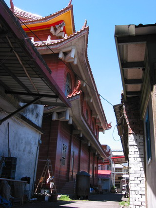 清嘉慶十三年（1808）吳氏家業鼎盛之時，吳承活主持大廳之興建，以祭祀公業名下登記之公產約有田六十餘甲、畑十餘甲。