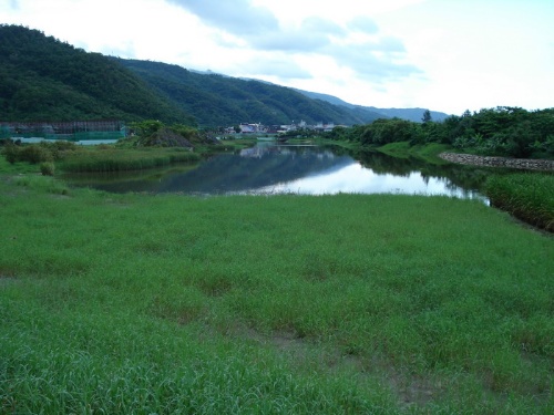 圖2 舊烏石港曾被列為蘭陽八景之一的「石港春帆」，如今千帆已過盡，僅留一面湖水，斜照青山。