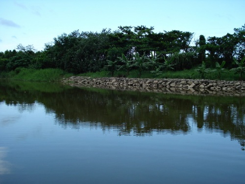 圖8 烏石港東側興建的一些水泥路基