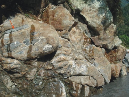地質篇 (十一) 石頭吃石頭─談南澳溪的捕獲岩