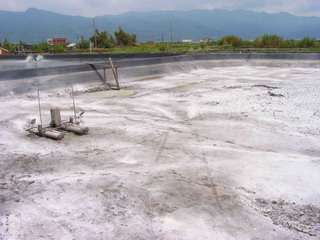 消毒中的養殖池