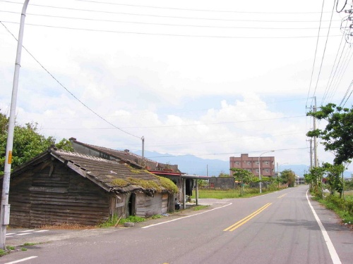 散居的低矮房舍