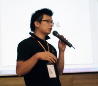 身為一個產品設計師，易瑋勝試圖用產品創意紀錄原生的感動，從產品互動間傳達出那份幽默、情緒與故事，在他的作品裡總是可以發現一些簡單巧妙的設計，讓設計是一種欣賞藝術的質感，並非判定產品的市場價值或是消費定義