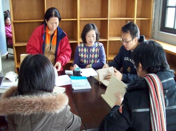 李尉郎(右一側面者)現任天晴設計事務所與Milife迷生活設計總監，任教於台灣科技大學工商業設計系，活躍於國內各大設計展，近來參與的重要展覽有：台北之家創意Café台灣設計新潮1+8聯展(2008)、Paris MAISON&OBJET(2007)、 London 100% DESIGN(2007) 與 台灣設計師週聯展(2007)等