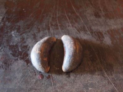 神爻 長3英寸寬約1英寸，輕巧圓潤，可以看出歲月痕跡，已有百年歷史