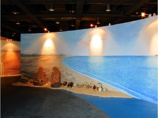 噶瑪蘭人善於利用天然資源，發展出一套與多水的蘭陽平原共存的生活方式，圖為蘭博「探溯淇武蘭」特展模擬場景