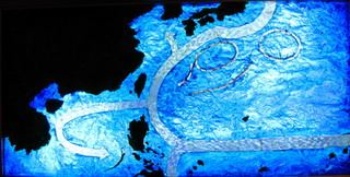 穿越出奇幻的珊瑚岩洞後，第一眼看到的便是黑潮海流的奇幻燈箱，在這裡可以看到黑潮是如何通過宜蘭的外海