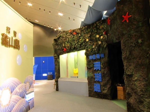 藉由角色扮演體驗與探索，引起對海洋生命繽紛的好奇，進而引發探索與愛護之心。