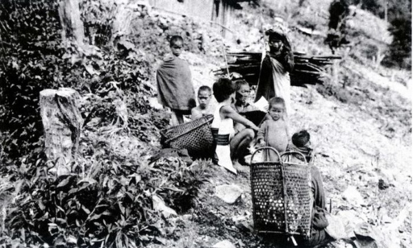 宜蘭僻居山後，住民成份複雜，治理不易，故遲遲未受到漢移民和清廷的注意，圖為泰雅族人